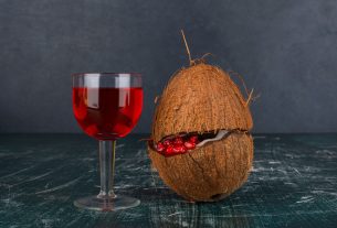 نارگیل و آب انار