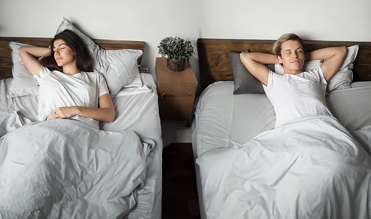 طلاق خواب چیست؟ | چرا یک‌سوم زوج‌ها جدا از هم می‌خوابند؟