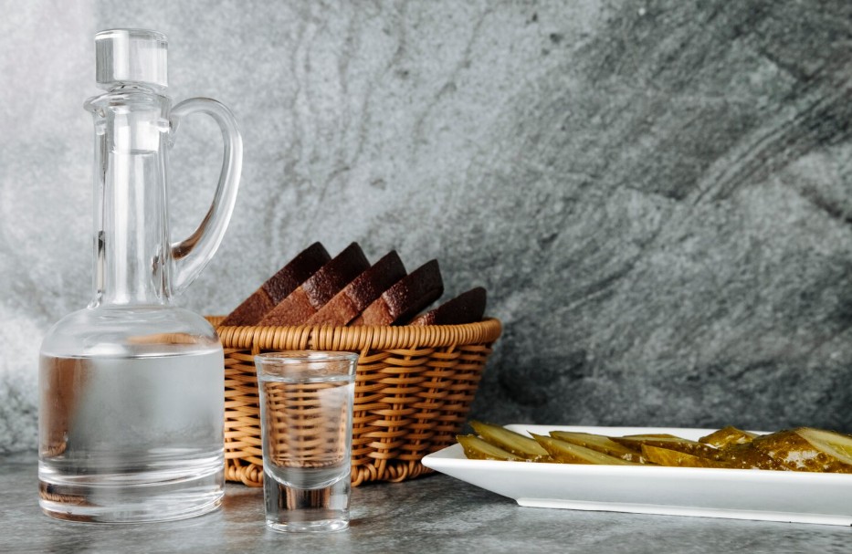 مهم‌ترین خواص عرق کاسنی و شاتره برای کبد چرب