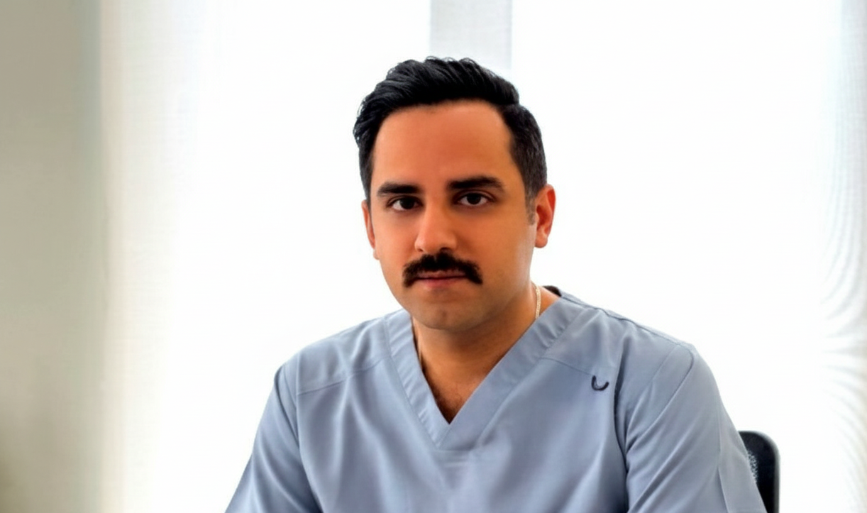 معرفی دکتر مجید قاسمی معبود؛ متخصص زیبایی پوست و مو + پیشگام در تکنیک‌های جوانسازی صورت