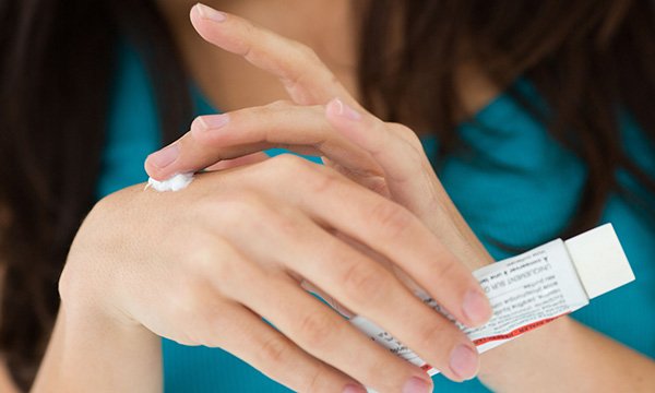 بهترین پماد سوختگی + روش مصرف + نظر کاربران و جدول