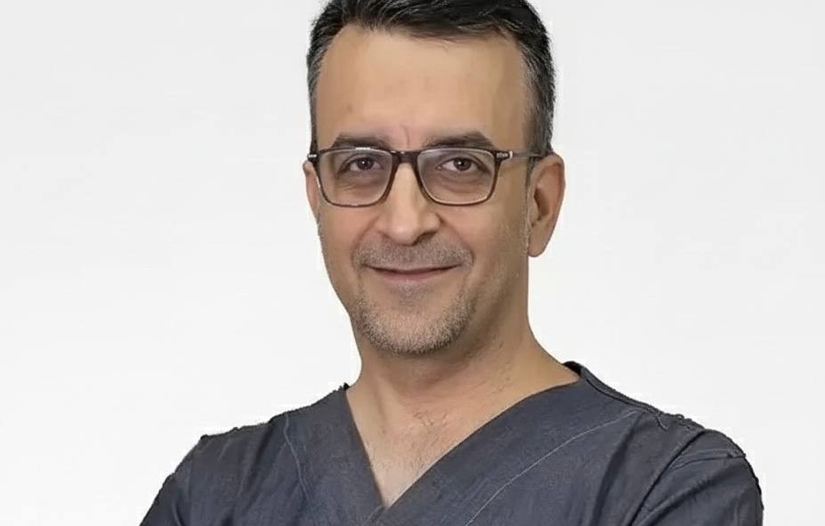 معرفی دکتر احسان یوسفیان (موسس کلینیک دندانپزشکی آینده)