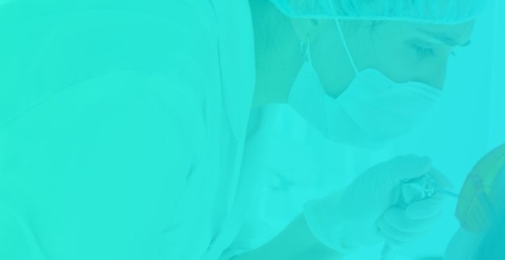 معرفی دکتر مبینا کمانی | متخصص جراحی لثه و ایمپلنت دندان در اراک